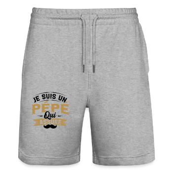 Je suis un pépé qui assure / Humour cadeau pépé - Short de jogging bio TRAINER Stanley/Stella unisexe - gris chiné - Devant - Nik (191cm) & Marisol (170cm)