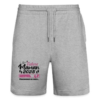 Future Maman 2025 Chargement En Cours - Cadeau - Short de jogging bio TRAINER Stanley/Stella unisexe - gris chiné - Devant - Nik (191cm) & Marisol (170cm)