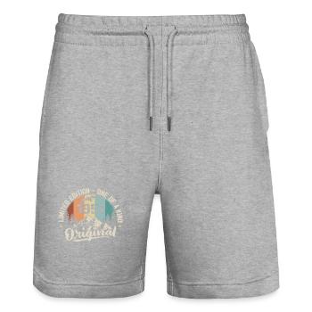 1951 Original Jahrgang 1951 Jubiläumsgeschenk - Stanley/Stella Unisex Bio Joggingshorts Trainer  - Grau meliert - Vorne - Nik (191cm) & Marisol (170cm)