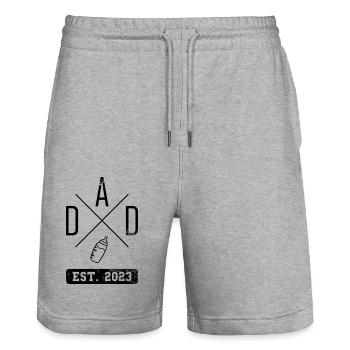 Dad Est. 2023 Vater Schwangerschaft Baby Flasche - Stanley/Stella Unisex Bio Joggingshorts Trainer  - Grau meliert - Vorne - Nik (191cm) & Marisol (170cm)