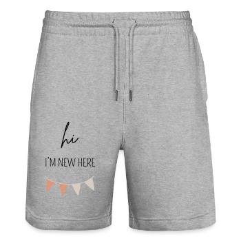 HI I'M NEW HERE | Baby Body Geschenk - Stanley/Stella Unisex Bio Joggingshorts Trainer  - Grau meliert - Vorne - Nik (191cm) & Marisol (170cm)