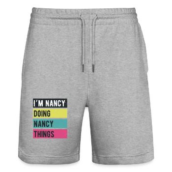 Ich bin Nancy und mache Nancy-Dinge Retro-Farben - Stanley/Stella Unisex Bio Joggingshorts Trainer  - Grau meliert - Vorne - Nik (191cm) & Marisol (170cm)