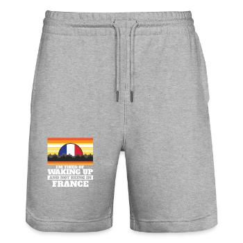 J'en ai marre de me réveiller et de ne pas être en France - Short de jogging bio TRAINER Stanley/Stella unisexe - gris chiné - Devant - Nik (191cm) & Marisol (170cm)