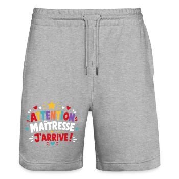 Attention Maîtresse J'arrive! - Short de jogging bio TRAINER Stanley/Stella unisexe - gris chiné - Devant - Nik (191cm) & Marisol (170cm)