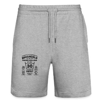 30 Jahre Dienst - Schonend behandeln - Kollege - Stanley/Stella Unisex Bio Joggingshorts Trainer  - Grau meliert - Vorne - Nik (191cm) & Marisol (170cm)