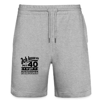 Ich hasse es mit 40 so gut auszusehen - Spruch - Stanley/Stella Unisex Bio Joggingshorts Trainer  - Grau meliert - Vorne - Nik (191cm) & Marisol (170cm)
