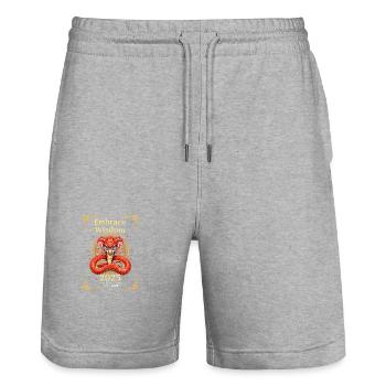 Umarme die Weisheit Feier zum Mondneujahr 2025 - Stanley/Stella Unisex Bio Joggingshorts Trainer  - Grau meliert - Vorne - Nik (191cm) & Marisol (170cm)