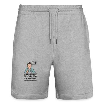 Schlaflos, Kaffee und Lösungen - Stanley/Stella Unisex Bio Joggingshorts Trainer  - Grau meliert - Vorne - Nik (191cm) & Marisol (170cm)