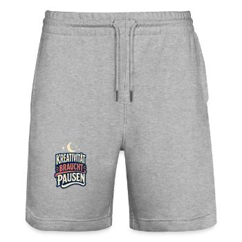 Kreativität braucht Pausen – Kreativ Spruch - Stanley/Stella Unisex Bio Joggingshorts Trainer  - Grau meliert - Vorne - Nik (191cm) & Marisol (170cm)