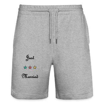 GERADE VERHEIRATET. ES LEBE DIE MARYS. JUNGGESELLINNENABSCHIED - Stanley/Stella Unisex Bio Joggingshorts Trainer  - Grau meliert - Vorne - Nik (191cm) & Marisol (170cm)