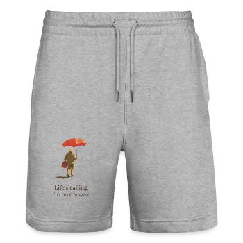 Life’s Calling – I’m on My Way.  Travel Quote  - Stanley/Stella Unisex Bio Joggingshorts Trainer  - Grau meliert - Vorne - Nik (191cm) & Marisol (170cm)