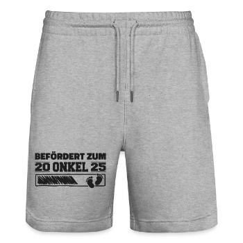 Schwangerschaft verkünden Geburt 2025 Onkel - Stanley/Stella Unisex Bio Joggingshorts Trainer  - Grau meliert - Vorne - Nik (191cm) & Marisol (170cm)