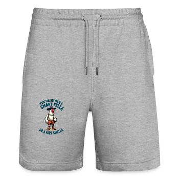 Du bist entweder ein schlauer Kerl oder ein Furzgeruch - Stanley/Stella Unisex Bio Joggingshorts Trainer  - Grau meliert - Vorne - Nik (191cm) & Marisol (170cm)