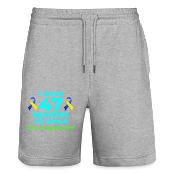 Bewusstsein für das Down-Syndrom 47 Gründe zum Lächeln - Stanley/Stella Unisex Bio Joggingshorts Trainer  - Grau meliert - Vorne - Nik (191cm) & Marisol (170cm)