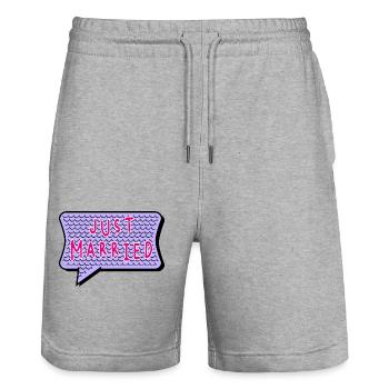 PAAR. GERADE VERHEIRATET. Junggesellinnenabschied. HEILIGER VALENTINSTAG. MARIES - Stanley/Stella Unisex Bio Joggingshorts Trainer  - Grau meliert - Vorne - Nik (191cm) & Marisol (170cm)