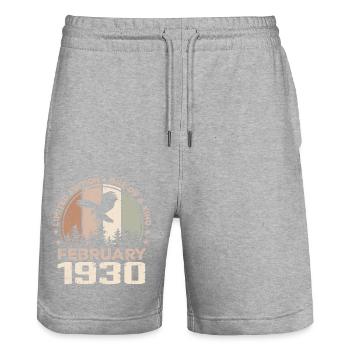 Incomparable depuis février 1930, 94e Anniversaire - Short de jogging bio TRAINER Stanley/Stella unisexe - gris chiné - Devant - Nik (191cm) & Marisol (170cm)