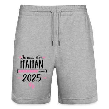 Je vais être maman en 2025 annonce naissance bébé - Short de jogging bio TRAINER Stanley/Stella unisexe - gris chiné - Devant - Nik (191cm) & Marisol (170cm)
