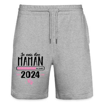 Je vais être maman en 2024 annonce naissance bébé - Short de jogging bio TRAINER Stanley/Stella unisexe - gris chiné - Devant - Nik (191cm) & Marisol (170cm)