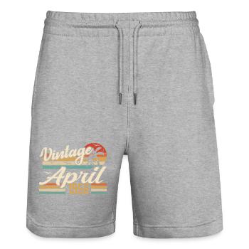 April 1958 Geburtstag Jahrgang 1958 Geschenkidee - Stanley/Stella Unisex Bio Joggingshorts Trainer  - Grau meliert - Vorne - Nik (191cm) & Marisol (170cm)