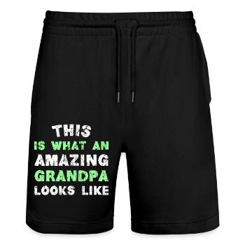THIS IS WHAT AN AMAZING GRANDPA LOOKS LIKE - Stanley/Stella Unisex Bio Joggingshorts Trainer  - Schwarz - Vorne - Nik (191cm) & Marisol (170cm)