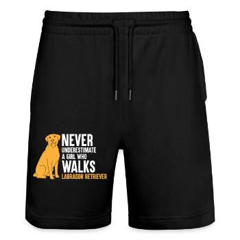 Unterschätzen Sie niemals ein Mädchen, das mit Labrador Retr spazieren geht - Stanley/Stella Unisex Bio Joggingshorts Trainer  - Schwarz - Vorne - Nik (191cm) & Marisol (170cm)