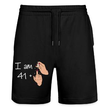 Ich bin 41 + 1 Mittelfinger Hemd Ich bin 41 plus, - Stanley/Stella Unisex Bio Joggingshorts Trainer  - Schwarz - Vorne - Nik (191cm) & Marisol (170cm)