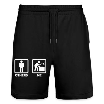 Ich als Metzger - Stanley/Stella Unisex Bio Joggingshorts Trainer  - Schwarz - Vorne - Nik (191cm) & Marisol (170cm)