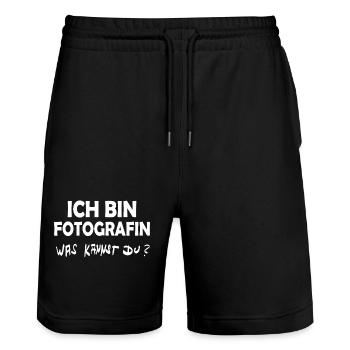 Job Fotografin - Stanley/Stella Unisex Bio Joggingshorts Trainer  - Schwarz - Vorne - Nik (191cm) & Marisol (170cm)