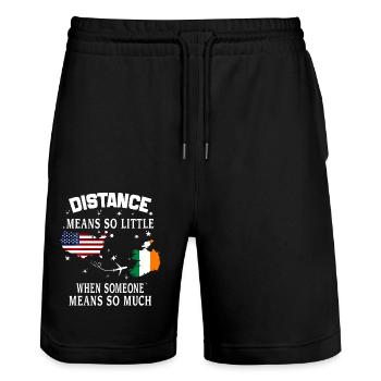 Distanz bedeutet so wenig, wenn jemand viel bedeutet - Stanley/Stella Unisex Bio Joggingshorts Trainer  - Schwarz - Vorne - Nik (191cm) & Marisol (170cm)