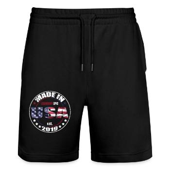 Geburtstag Spruch geboren USA 2019 - Stanley/Stella Unisex Bio Joggingshorts Trainer  - Schwarz - Vorne - Nik (191cm) & Marisol (170cm)