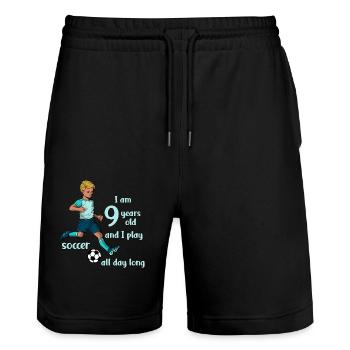 Un garçon tire au football - J’ai 9 ans - Short de jogging bio TRAINER Stanley/Stella unisexe - noir - Devant - Nik (191cm) & Marisol (170cm)