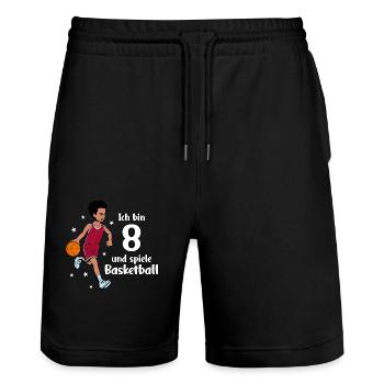 Junge spielt Basketball - Ich bin 8 Jahre - Stanley/Stella Unisex Bio Joggingshorts Trainer  - Schwarz - Vorne - Nik (191cm) & Marisol (170cm)