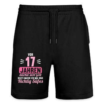 Vor 17 Jahren dachte Gott mach Gutes 17 Geburtstag - Stanley/Stella Unisex Bio Joggingshorts Trainer  - Schwarz - Vorne - Nik (191cm) & Marisol (170cm)