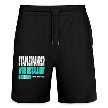 Staplerfahrer wird installiert - Stanley/Stella Unisex Bio Joggingshorts Trainer  - Schwarz - Vorne - Nik (191cm) & Marisol (170cm)