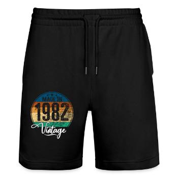 Vintage Made in 1982 Geburtsjahr 1982 Geburtstag - Stanley/Stella Unisex Bio Joggingshorts Trainer  - Schwarz - Vorne - Nik (191cm) & Marisol (170cm)