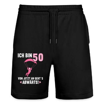 Ich bin 50 Ab jetzt gehts abwärts 50 Geburtstag - Stanley/Stella Unisex Bio Joggingshorts Trainer  - Schwarz - Vorne - Nik (191cm) & Marisol (170cm)