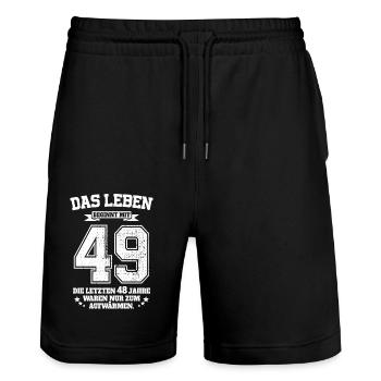 49. Geburtstag Geschenk Das Leben Beginnt Mit 49 - Stanley/Stella Unisex Bio Joggingshorts Trainer  - Schwarz - Vorne - Nik (191cm) & Marisol (170cm)