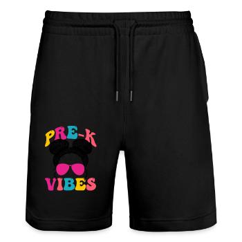 Pre-K Vibes Kindergarten Team Retro 1. Tag - Stanley/Stella Unisex Bio Joggingshorts Trainer  - Schwarz - Vorne - Nik (191cm) & Marisol (170cm)
