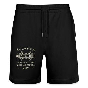 Ja ich bin im Ruhestand Lustige Sprüche Humor - Stanley/Stella Unisex Bio Joggingshorts Trainer  - Schwarz - Vorne - Nik (191cm) & Marisol (170cm)