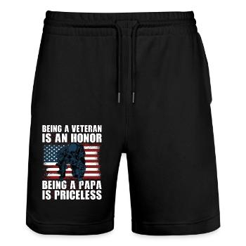 Ein Veteran zu sein ist eine Ehre, ein Papa zu sein, ist ein Preis - Stanley/Stella Unisex Bio Joggingshorts Trainer  - Schwarz - Vorne - Nik (191cm) & Marisol (170cm)