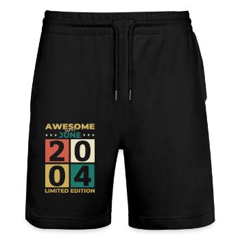 Original Juni 2004 Jahrgang 2004 Geburtstag 2004 - Stanley/Stella Unisex Bio Joggingshorts Trainer  - Schwarz - Vorne - Nik (191cm) & Marisol (170cm)