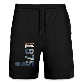September 1975, 50. Geburtstag Original 1975 - Stanley/Stella Unisex Bio Joggingshorts Trainer  - Schwarz - Vorne - Nik (191cm) & Marisol (170cm)
