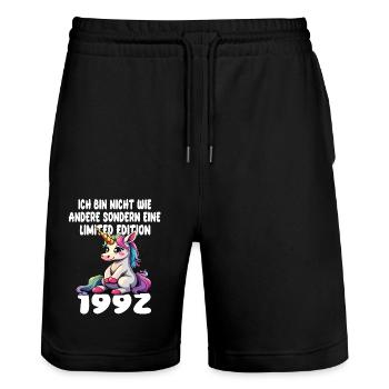 Limited Edition 1992 Geburtstag 1992 Geboren - Stanley/Stella Unisex Bio Joggingshorts Trainer  - Schwarz - Vorne - Nik (191cm) & Marisol (170cm)