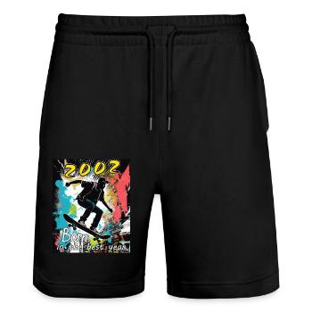 2002 SKAETER Born in the best year - Stanley/Stella Unisex Bio Joggingshorts Trainer  - Schwarz - Vorne - Nik (191cm) & Marisol (170cm)