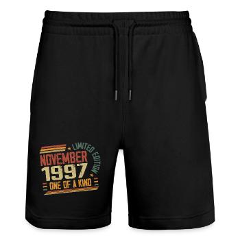 Awesome since November 1997 Geburtstagsgeschenk - Stanley/Stella Unisex Bio Joggingshorts Trainer  - Schwarz - Vorne - Nik (191cm) & Marisol (170cm)