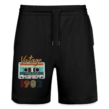 Vintage Kassette 40th Anniversary 1982 Geschenk - Stanley/Stella Unisex Bio Joggingshorts Trainer  - Schwarz - Vorne - Nik (191cm) & Marisol (170cm)