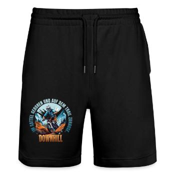 Im dem Sattel geboren und auf dem Trail Zuhause - Stanley/Stella Unisex Bio Joggingshorts Trainer  - Schwarz - Vorne - Nik (191cm) & Marisol (170cm)