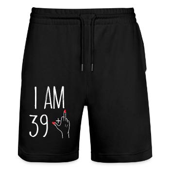 ICH BIN 39 + 1 Geschenk Frau 39 Jahre Jubiläum - Stanley/Stella Unisex Bio Joggingshorts Trainer  - Schwarz - Vorne - Nik (191cm) & Marisol (170cm)