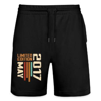 Mai 2017 Jahrgang Geboren im Mai 2017 Geburtstag - Stanley/Stella Unisex Bio Joggingshorts Trainer  - Schwarz - Vorne - Nik (191cm) & Marisol (170cm)
