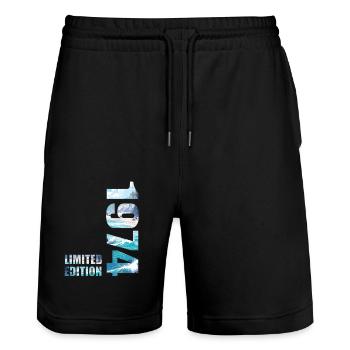 1974 Limited Edition T-Shirt Geburtstags Idee - Stanley/Stella Unisex Bio Joggingshorts Trainer  - Schwarz - Vorne - Nik (191cm) & Marisol (170cm)